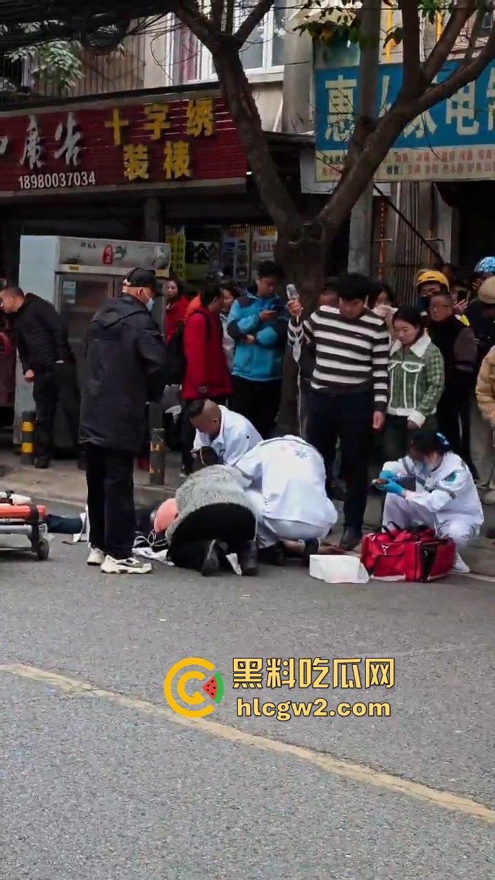 成都惠王陵半边街冲突升级！司机骂外卖员还动手，结果被外卖小哥抹了脖子！-5