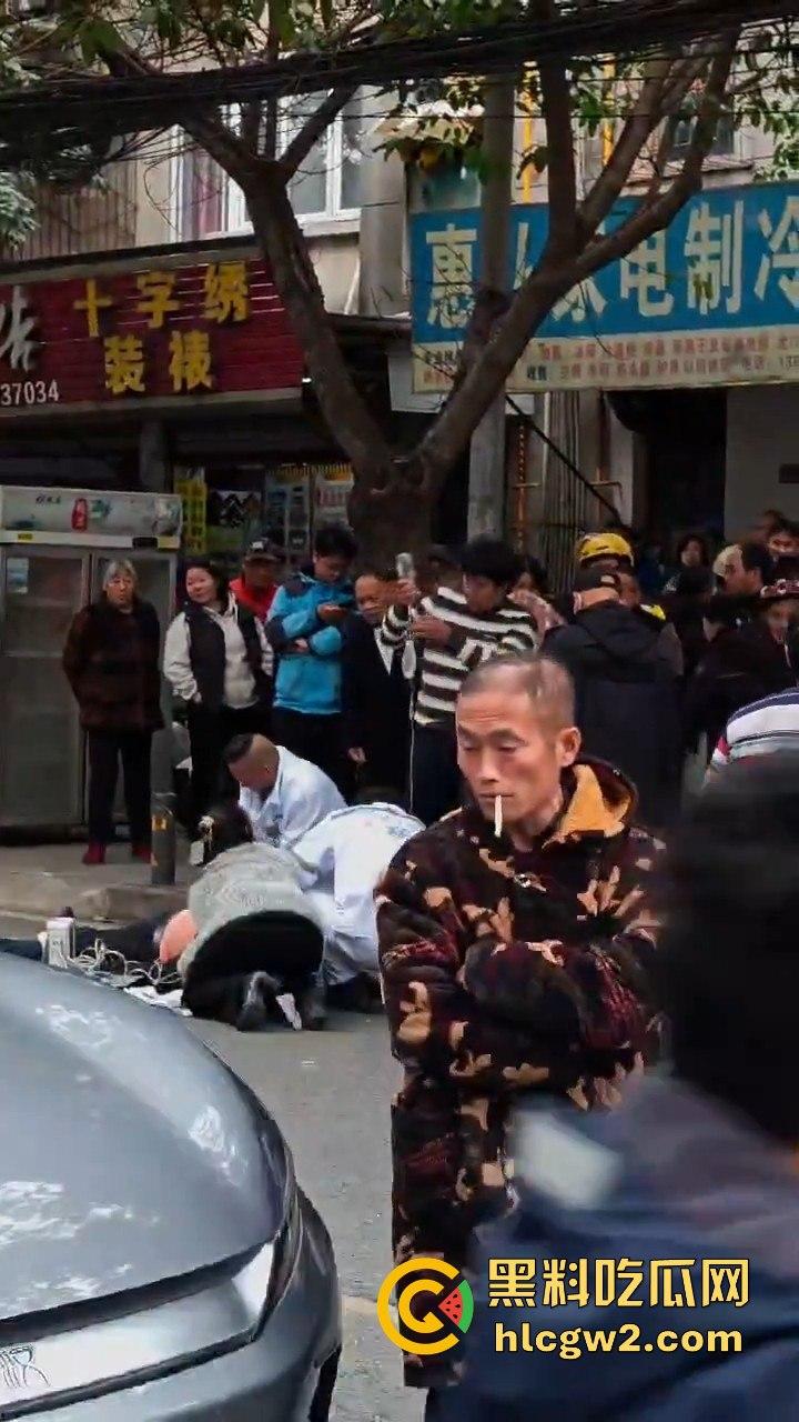成都惠王陵半边街冲突升级！司机骂外卖员还动手，结果被外卖小哥抹了脖子！-6