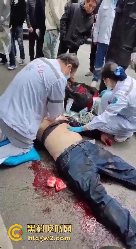 成都惠王陵半边街冲突升级！司机骂外卖员还动手，结果被外卖小哥抹了脖子！-8