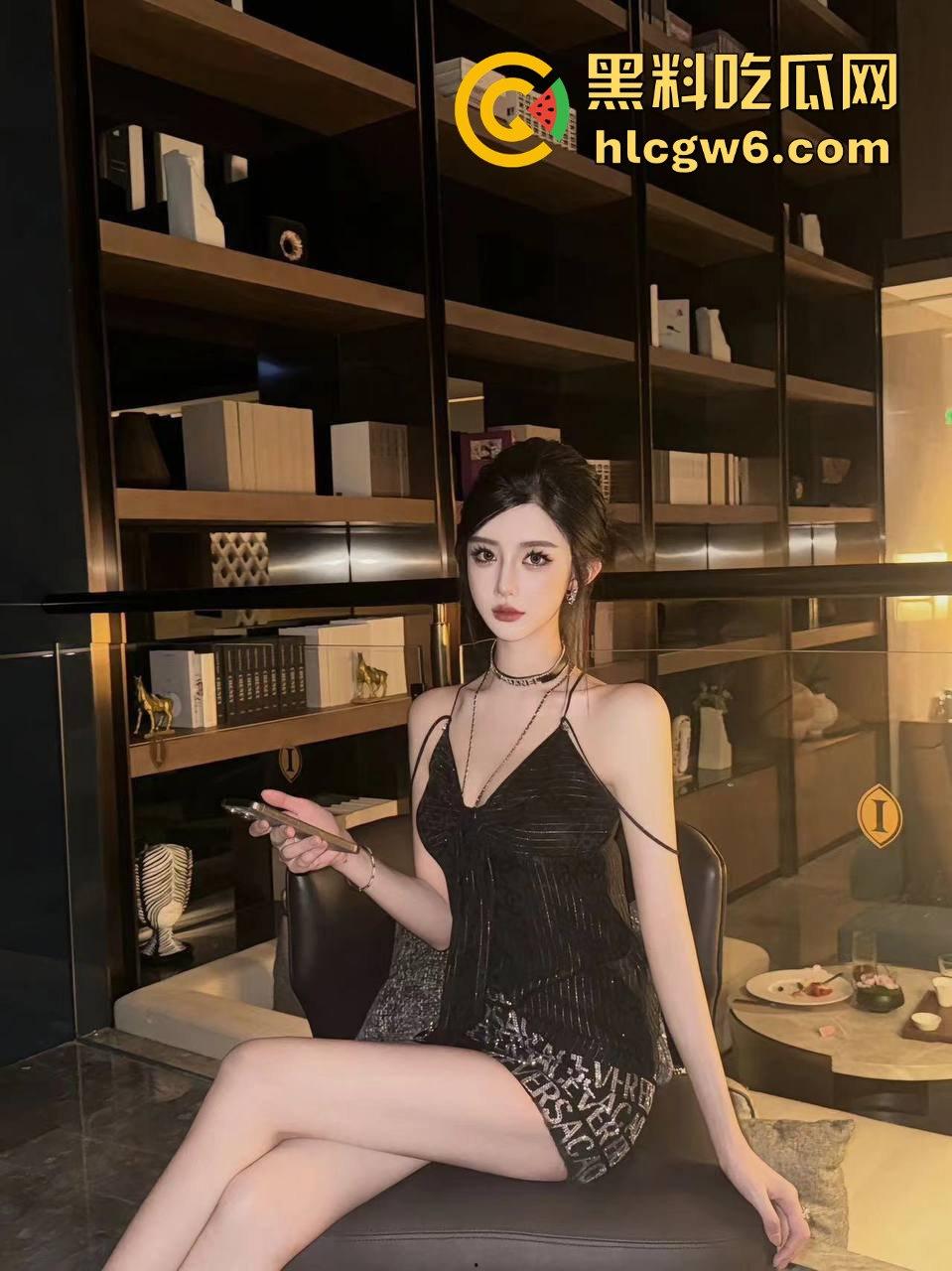 三亚狼友的高端玩法,1K一刺的高颜值外围,包夜20张,荧光套操完小姐回家,男友看见发光的逼直接开吵!-2