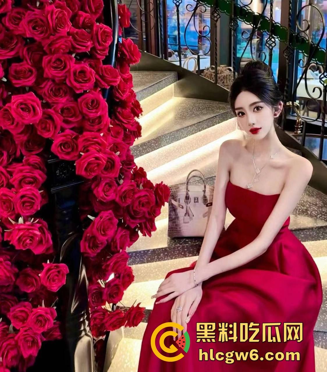 三亚狼友的高端玩法,1K一刺的高颜值外围,包夜20张,荧光套操完小姐回家,男友看见发光的逼直接开吵!-6