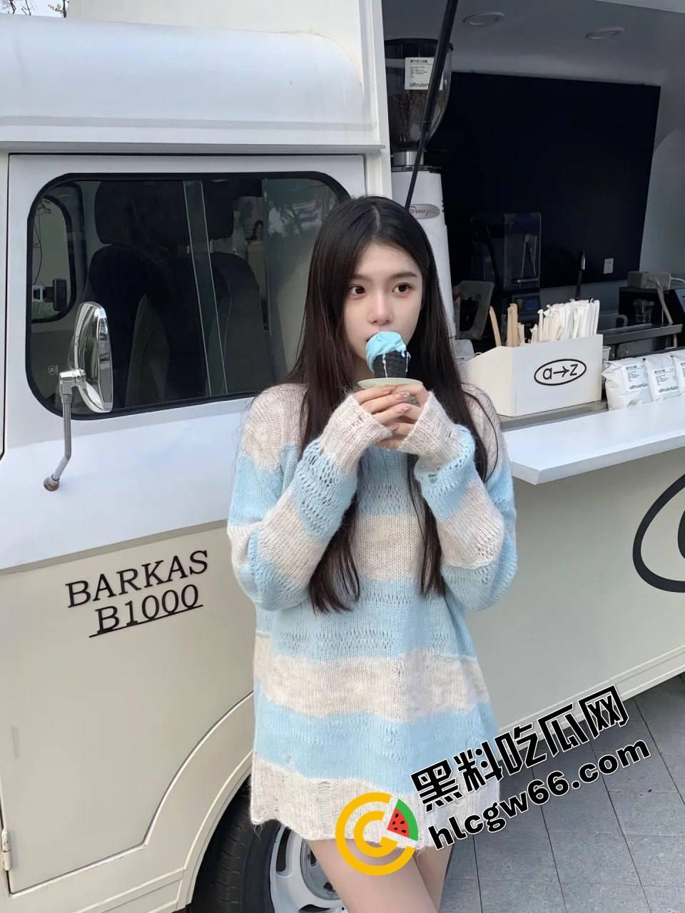 长沙KTV骚女一边唱爱拼才会赢一边坐在大哥鸡巴上骑出高音，敬业表演全程不跑调，大哥射完还夸专业！