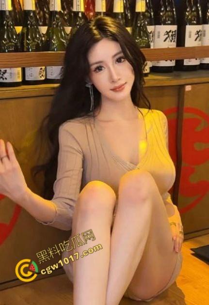 极品人妻【Sexygirl】为金主庆生：透视装迷情，美乳骚穴尽显，激情摩擦下欲望猛涨，酒吧尽显淫靡风光-3