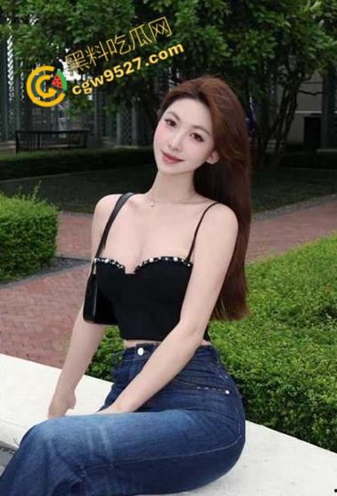 海角乱伦大神自拍！妈妈的丰乳肥臀 被隔壁张叔操完后，我接着后入爆操，老妈爽到极致！