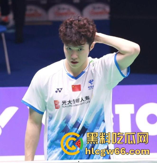 中国国家羽毛球队运动员【何济霆】未回应脚踏几条船事件 有被再爆出黑料 发视频大发脾气咄咄逼人!-2