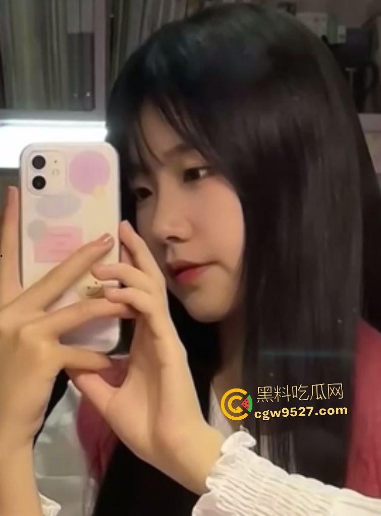 湖南花垣【杨静静】自拍喷水！刚毕业大学生被男友手插潮吹，骑乘鸡巴说是自己骑单车练的！