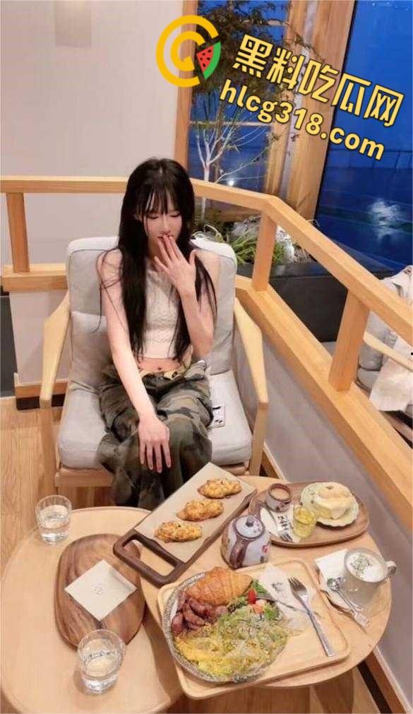 云南舞蹈学院清纯学妹【陈婉清】，喜欢奢侈品苹果手机，到处约炮找金主 包养裸聊陪睡！