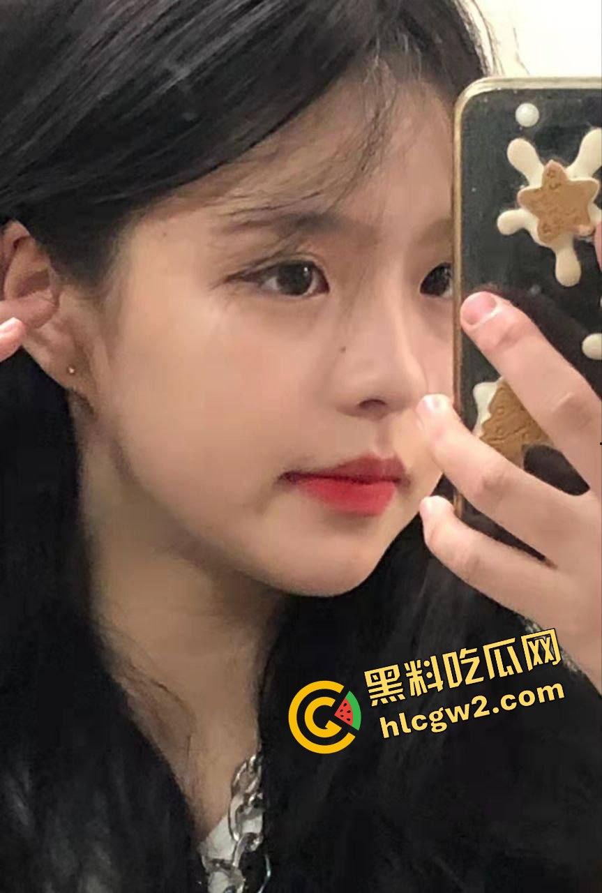 南昌艺术职业学校纯情女高『谭绘娟』清纯背后反差的一面！私拍粉穴自慰露奶 独家流出！-7