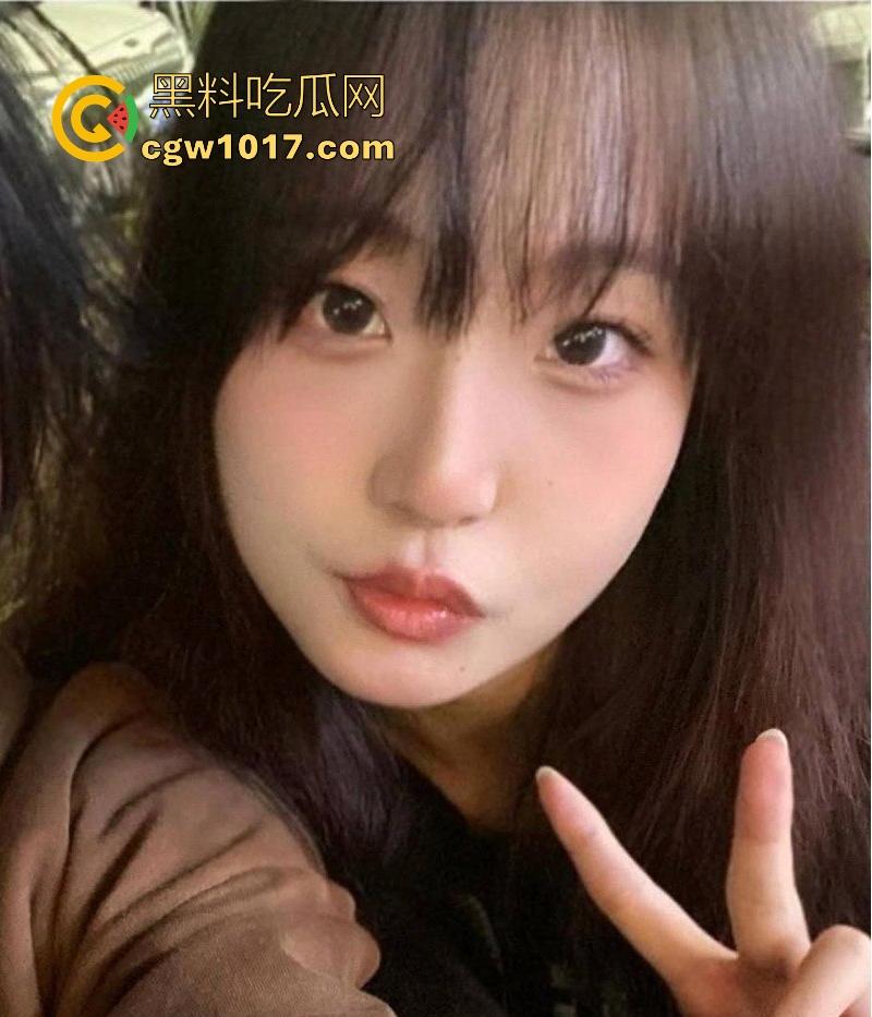 湖北职业学院【江雯彤】恋爱时疯狂榨干男友钱包，分手后被狠心曝光，教室后排自慰调教，传统位爆操，第一母狗实锤！