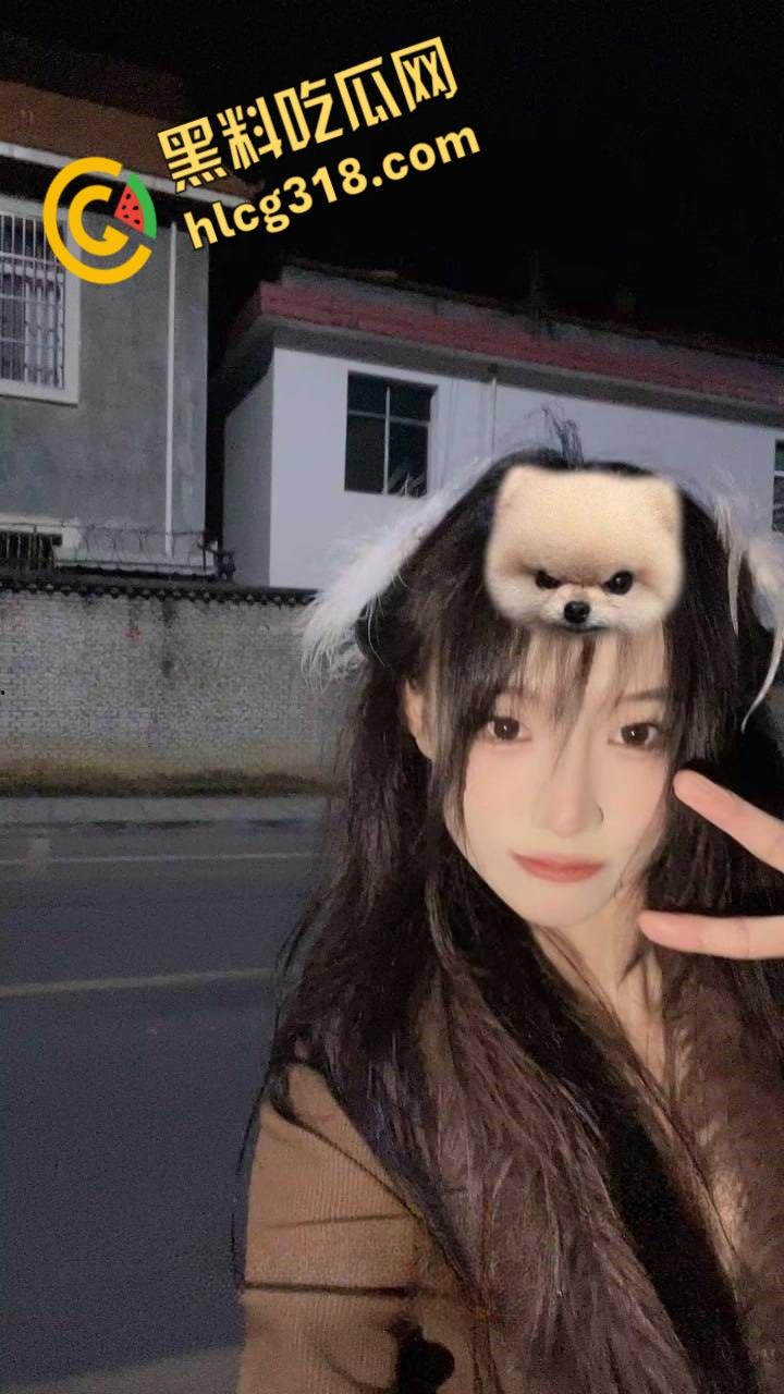 云南舞蹈学院清纯学妹【陈婉清】,喜欢奢侈品苹果手机,到处约炮找金主 包养裸聊陪睡!-3