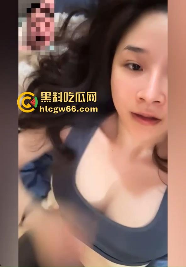 湖南极品健身少妇 【吴侨雯】绿帽老公常年在外 淫妻在家与网友裸聊自慰 成熟的女人太会诱惑人！