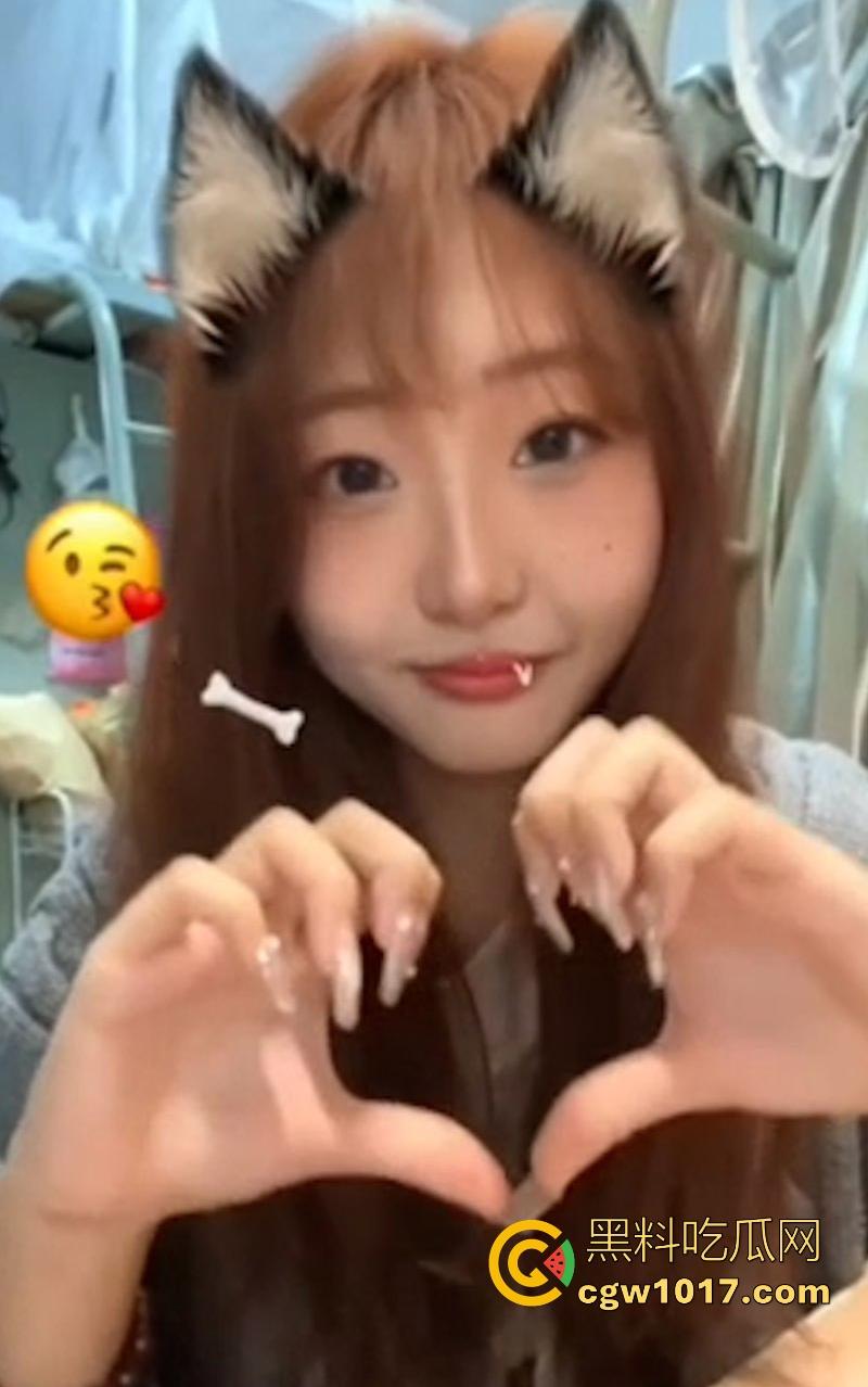 湖北职业学院【江雯彤】恋爱时疯狂榨干男友钱包,分手后被狠心曝光,教室后排自慰调教,传统位爆操,第一母狗实锤!-3