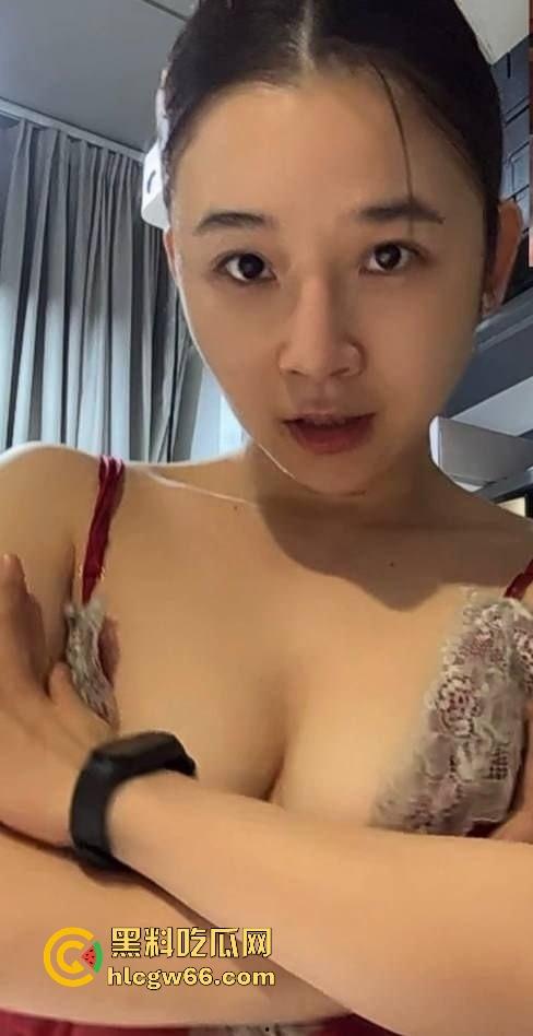 湖南极品健身少妇 【吴侨雯】绿帽老公常年在外 淫妻在家与网友裸聊自慰 成熟的女人太会诱惑人!-5