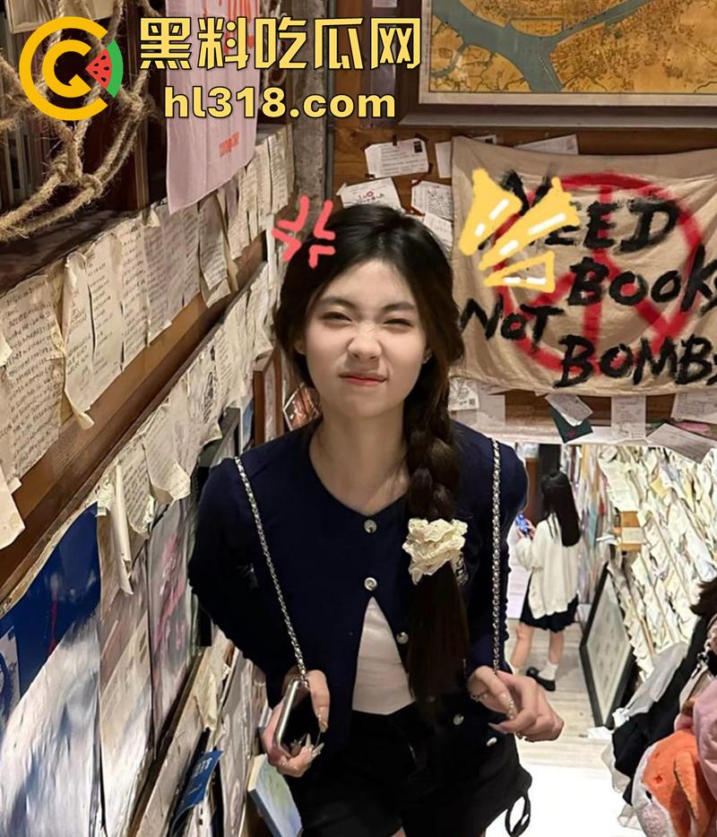 广州反差网瘾少女【陈思婷】，清纯颜值极品嫩妹，裸露粉嫩鲍鱼给炮友无套干，跪地吃鸡被射一脸！
