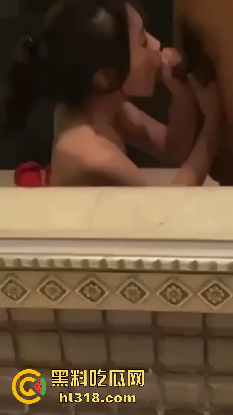 广州反差网瘾少女【陈思婷】,清纯颜值极品嫩妹,裸露粉嫩鲍鱼给炮友无套干,跪地吃鸡被射一脸!-4