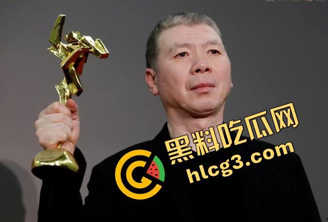 湖南株洲大街惊现冯小刚耍大牌事件,粉丝手机被打掉,热屁股贴冷板凳!-2