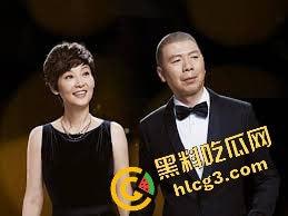 湖南株洲大街惊现冯小刚耍大牌事件,粉丝手机被打掉,热屁股贴冷板凳!-3