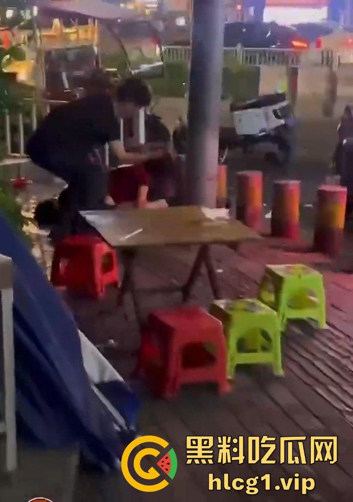 吵架吵成命案!烧烤摊男子聊天被女子嫌吵,竟拔刀相向当场捅人!-7