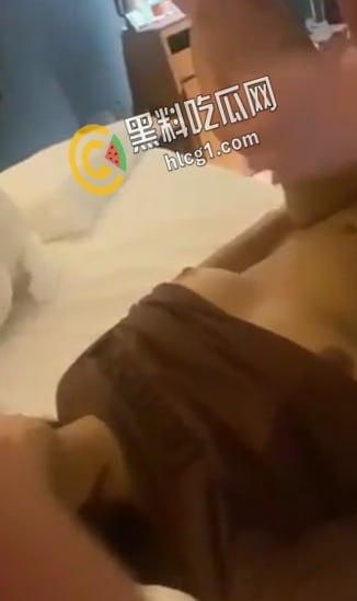 新疆出差认识的哈萨克族学生妹 比混血儿还带劲的少数民族 聊了几天主动提出要约 那肯定要好好满足她！-4