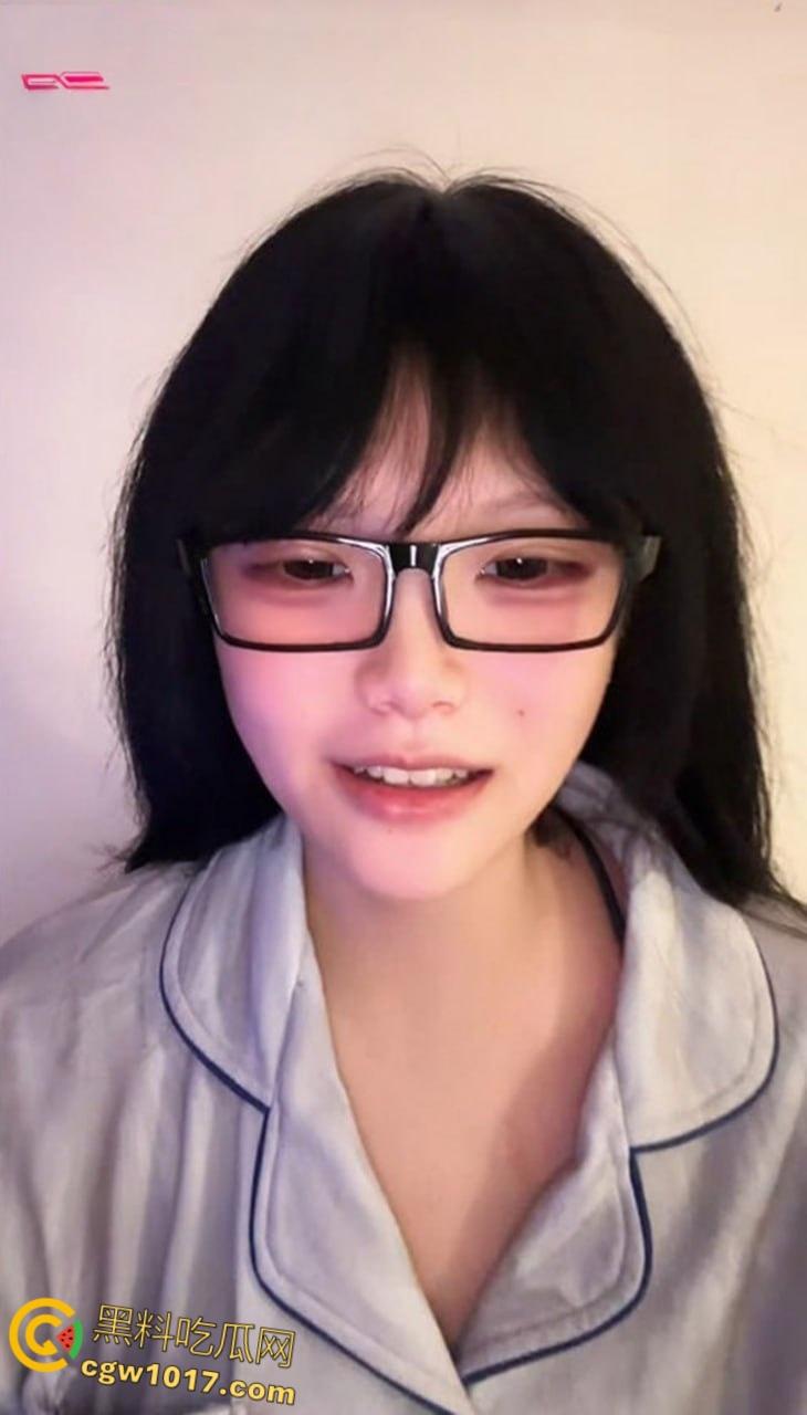 抖音巨乳网红【礼大王】,花臂花腿逆天豪乳,多种道具轮番猛桶嫩穴,阿黑颜淫荡自慰高潮喷射!-2