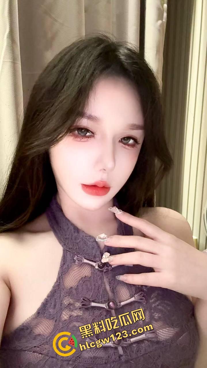 妹子穿小短裤黑色蕾丝内衣上阵,一进门就让人心跳飙升,这是方便随时脱光直接上马?-2