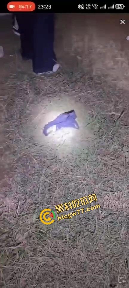 海边直播捉奸炸锅,原配怒抓小三『Mola_吉妹』我老公18cm,你不是爱插?今天我直播让你爽到尿!-6