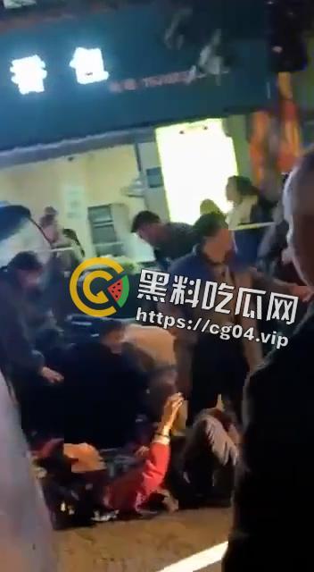 热瓜速递!12月13日晚四川资阳安岳县公车事故现场画面 多名学生和家长受伤 医院正在抢救 伤亡暂未公布-4