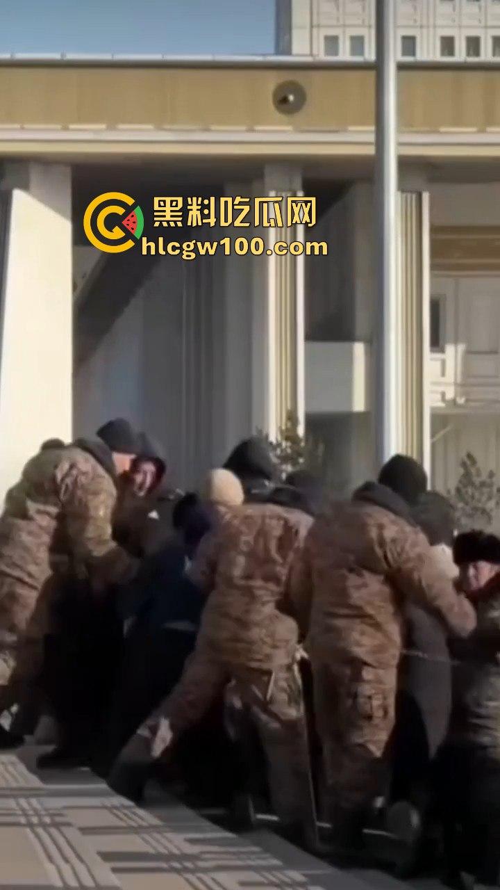 蒙古首都乌兰巴托市中心发生大规模示威游行,原来邻国也不是想象中的那么太平嘛-6