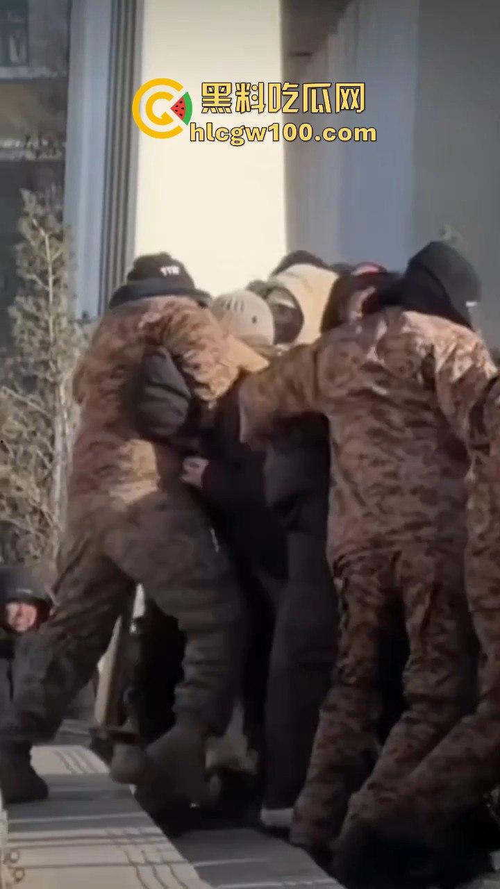 蒙古首都乌兰巴托市中心发生大规模示威游行,原来邻国也不是想象中的那么太平嘛-9