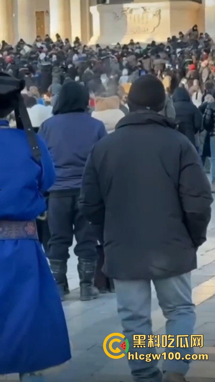 蒙古首都乌兰巴托市中心发生大规模示威游行,原来邻国也不是想象中的那么太平嘛-10