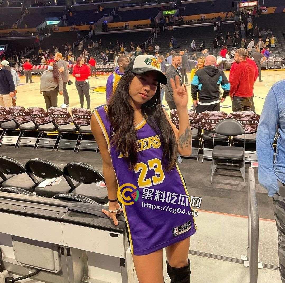 又是媚洋婊一个 华裔24岁DJ Alaska 模特 演员   白天上班当DJ  晚上下班吃洋屌