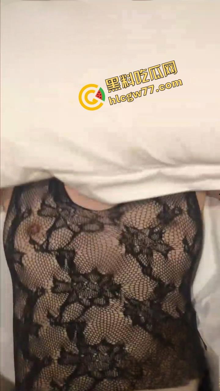 中原新柳镇准新娘【柳萍萍】未婚夫拍床上实战炫耀被哥们转发流出,情趣内衣无套浪叫夹精全程露脸!-8