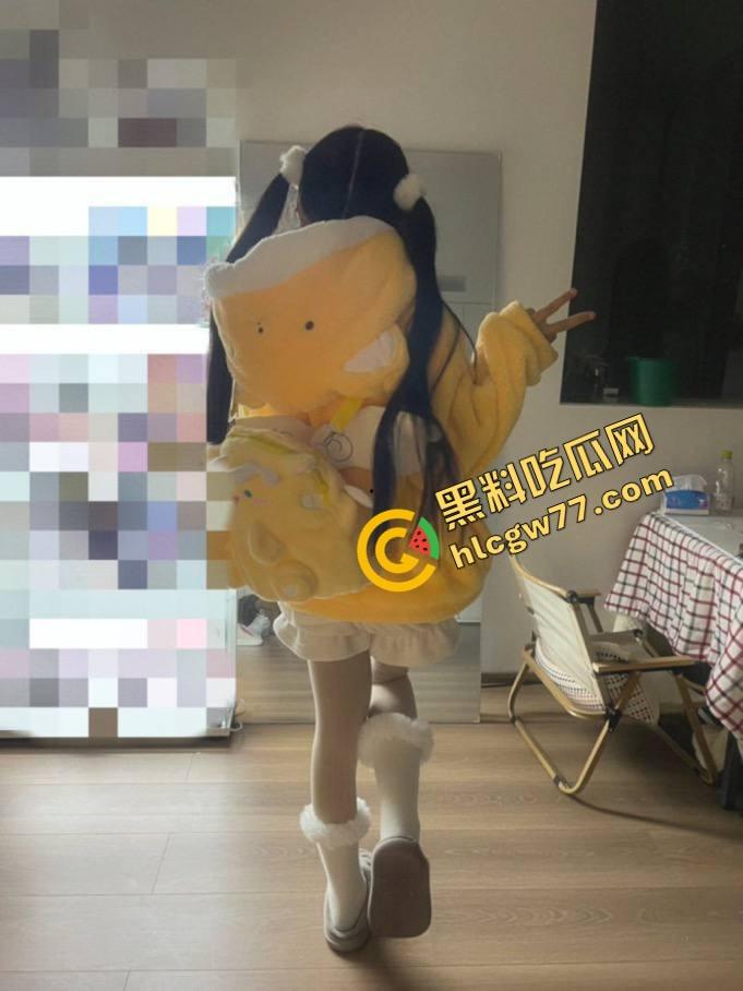 天津淫荡母狗『赵曦』萝莉脸配魔鬼御姐身,嫩洞喷汁奶子弹得能炸眼,操一炮香得鸡巴烧断!-3