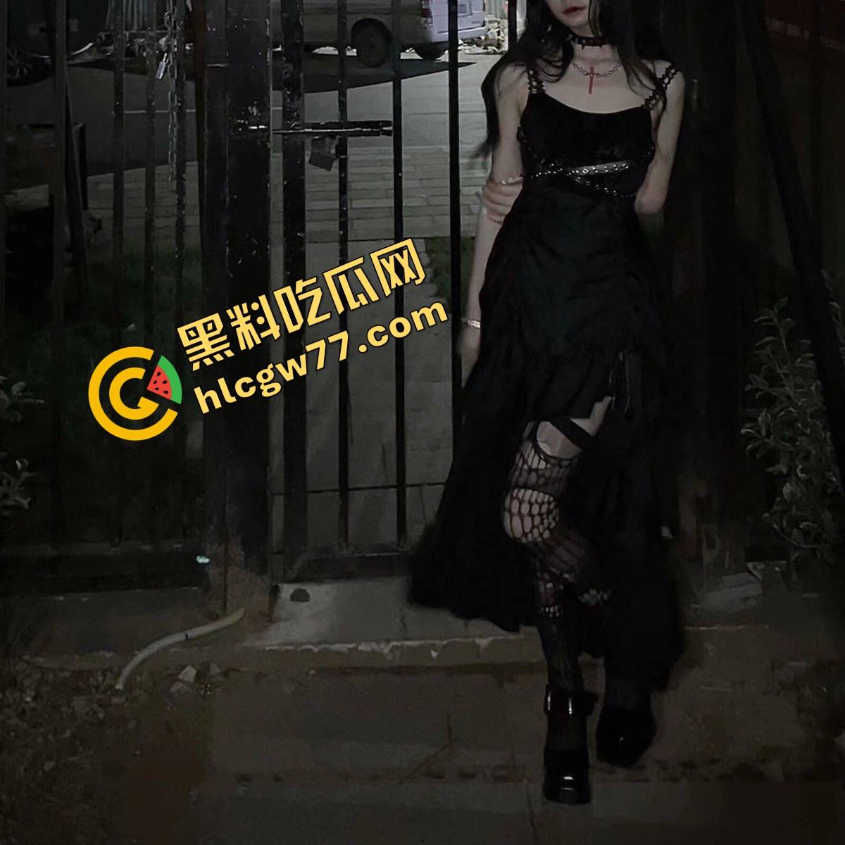 天津淫荡母狗『赵曦』萝莉脸配魔鬼御姐身,嫩洞喷汁奶子弹得能炸眼,操一炮香得鸡巴烧断!-12