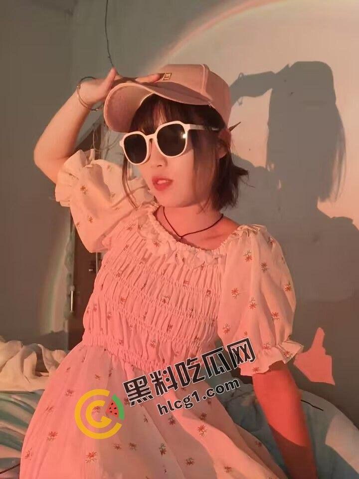 广东清远清纯萝莉学生婊 平日装纯背后自慰佬骚批 网聊私密视频遭流出-2