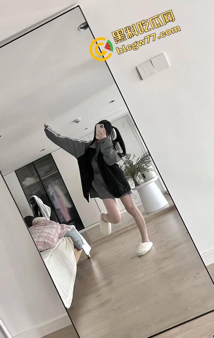 天津淫荡母狗『赵曦』萝莉脸配魔鬼御姐身,嫩洞喷汁奶子弹得能炸眼,操一炮香得鸡巴烧断!-14