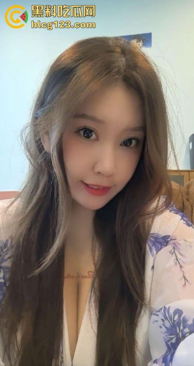 这奶子比我头都大!抖音巨乳网红 【G宝】 奶子绝对的真 这得多大罩杯啊!-9