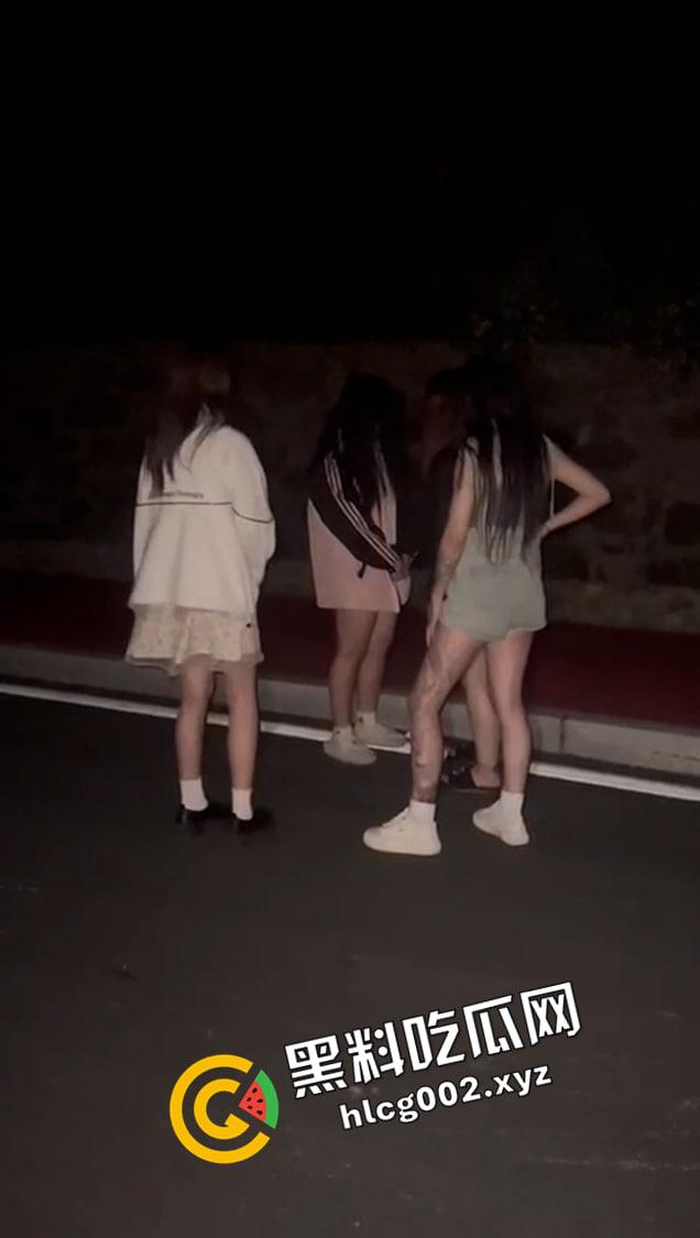 河南新县女孩被霸凌原视频  扇脸 吃烟头 飞踹 精神小妹们下手太狠了