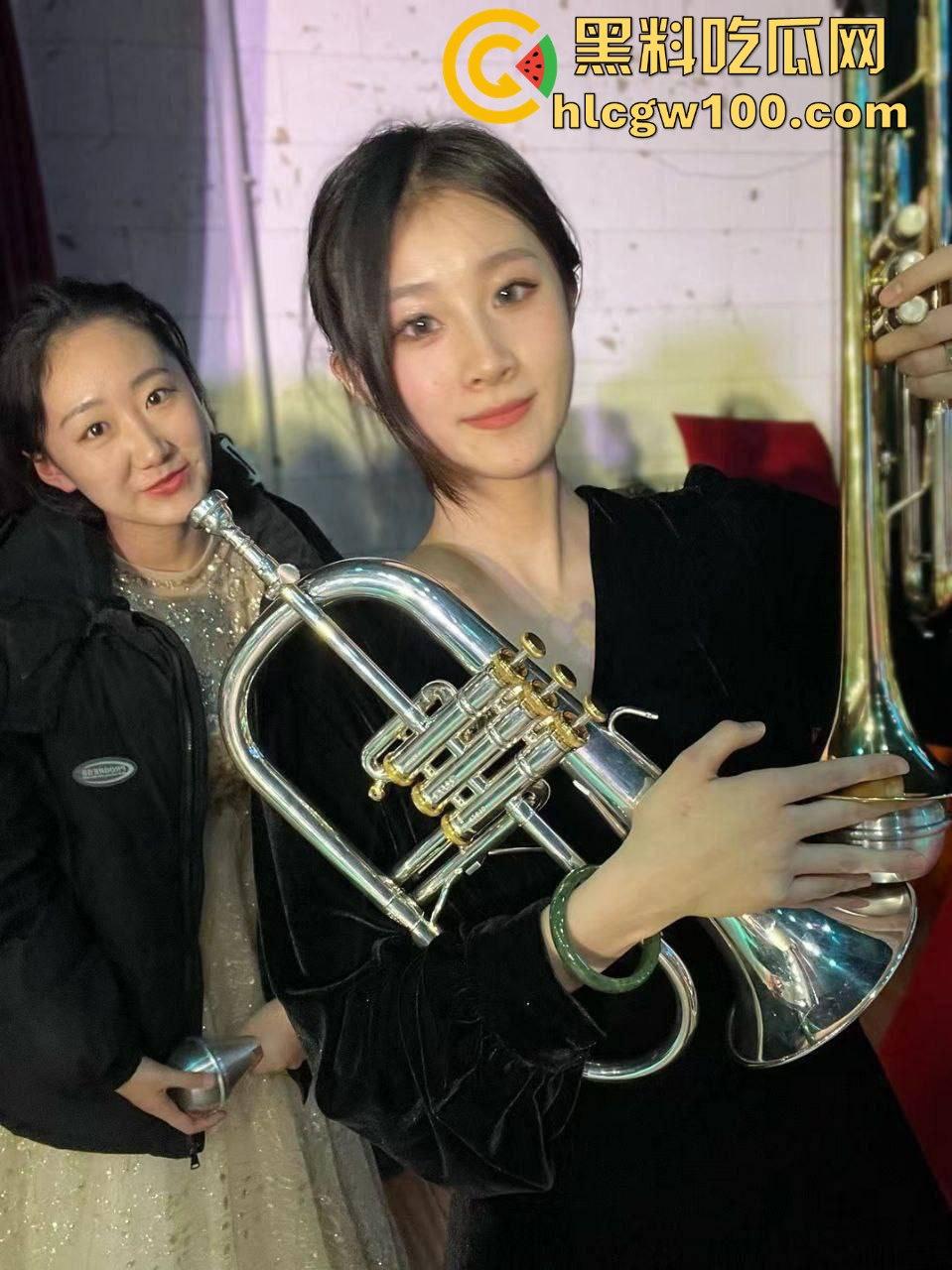 宁夏工商学院音乐生【刘思露】约炮视频曝光,全校出名的骚母狗免费白嫖爽!-4