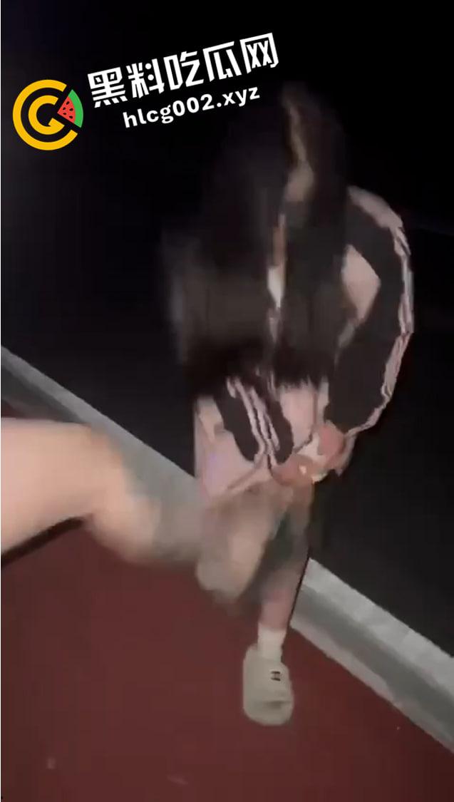 河南新县女孩被霸凌原视频  扇脸 吃烟头 飞踹 精神小妹们下手太狠了-7