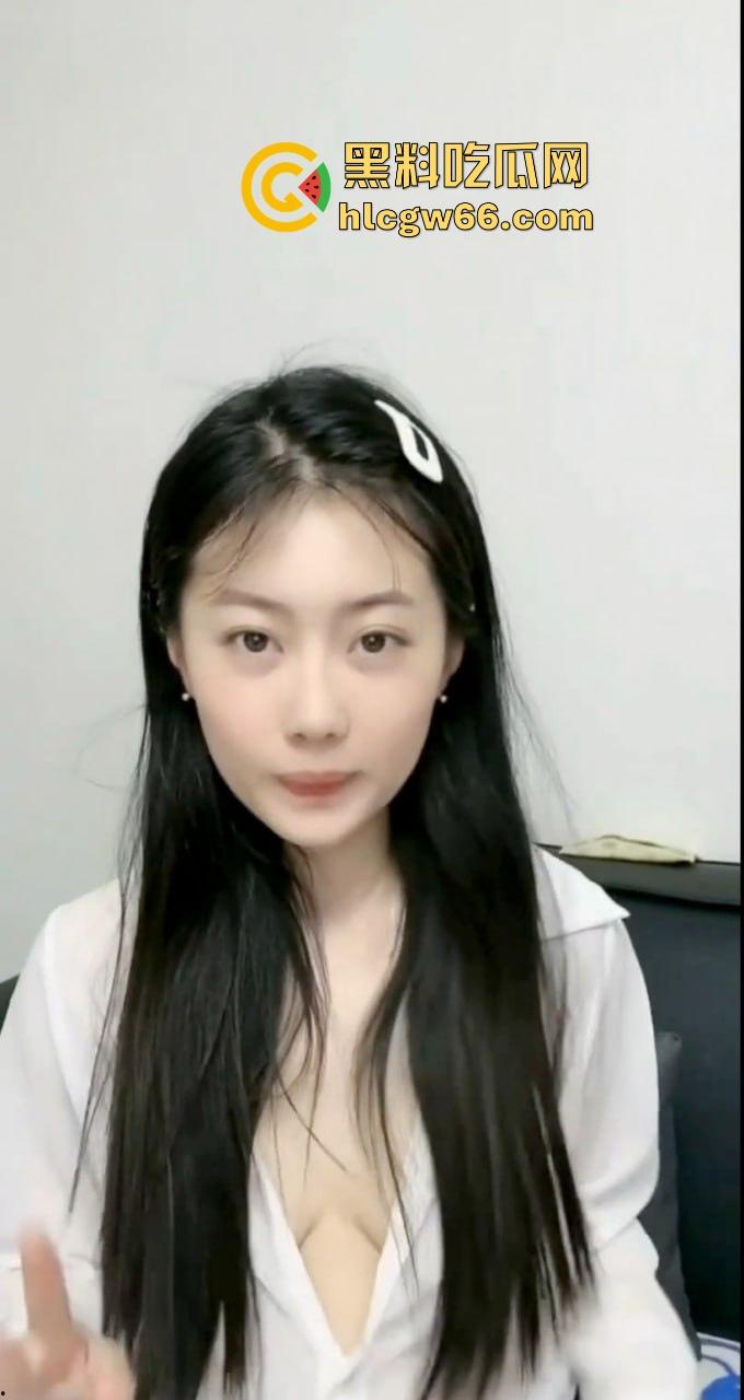 抖音高颜值女网红【虾滑】榜一大哥定制福利 假鸡巴深情口交 疯狂抽插白虎骚穴