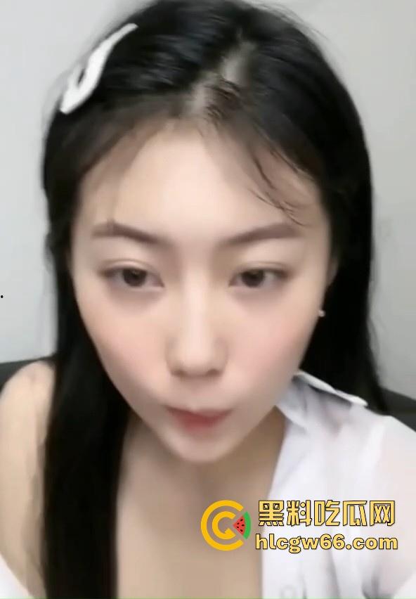 抖音高颜值女网红【虾滑】榜一大哥定制福利 假鸡巴深情口交 疯狂抽插白虎骚穴-3