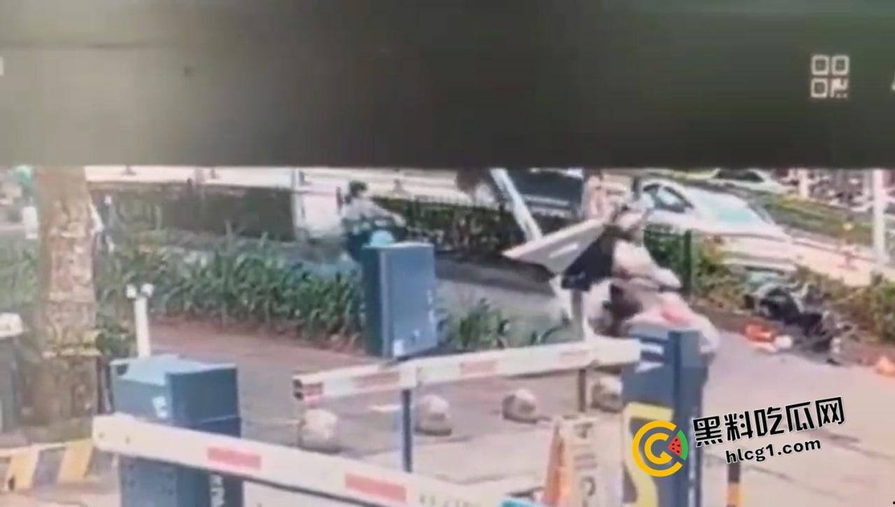 小米SU7首场惨案!一死三伤 疑似刹车失控 难道要变成中国版特斯拉 现场视频流出-3