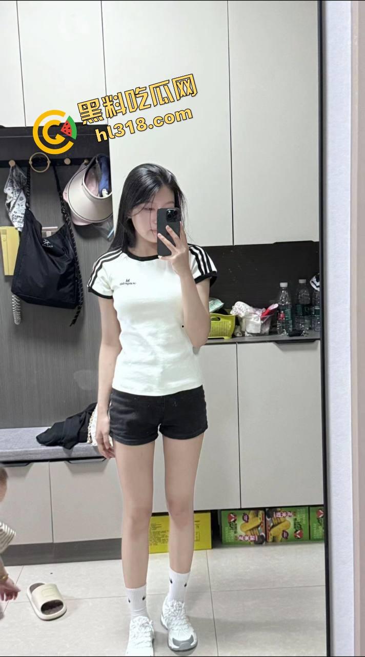 宁波万象城柜姐『赵媛幂』天生白虎馒头逼,极品小穴光蹭牛子就让人爽飞,大哥太多一月都约不到一次!-2