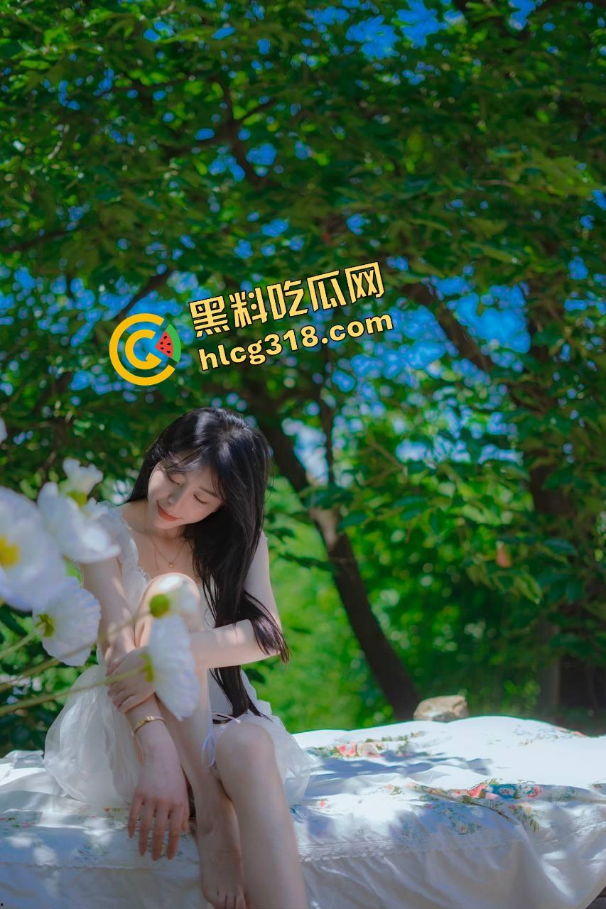 瓜友投稿前女友骚乳夹骑乘，妹子光身子骑大屌边摇边夹，奶子乱晃夹到鸡巴发抖，呻吟停不下来！