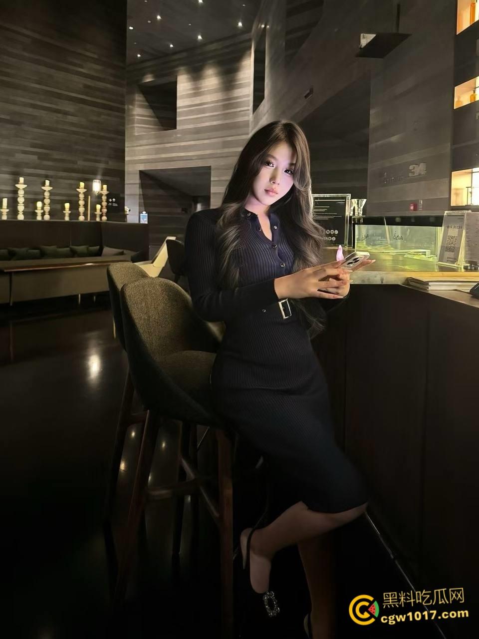 专约良家大神,今晚约炮甜美嫩妹,主动换上猫女郎情趣装,吊带黑丝高跟鞋,扶着美臀无套猛草高潮内射 !-3