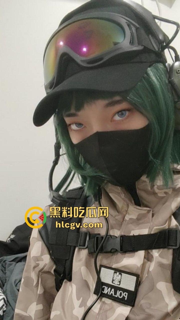 广州动漫星城厕所门事件,TScoser『鹅宝不是鹅』免费提供屁眼享受,男厕排队操!-9