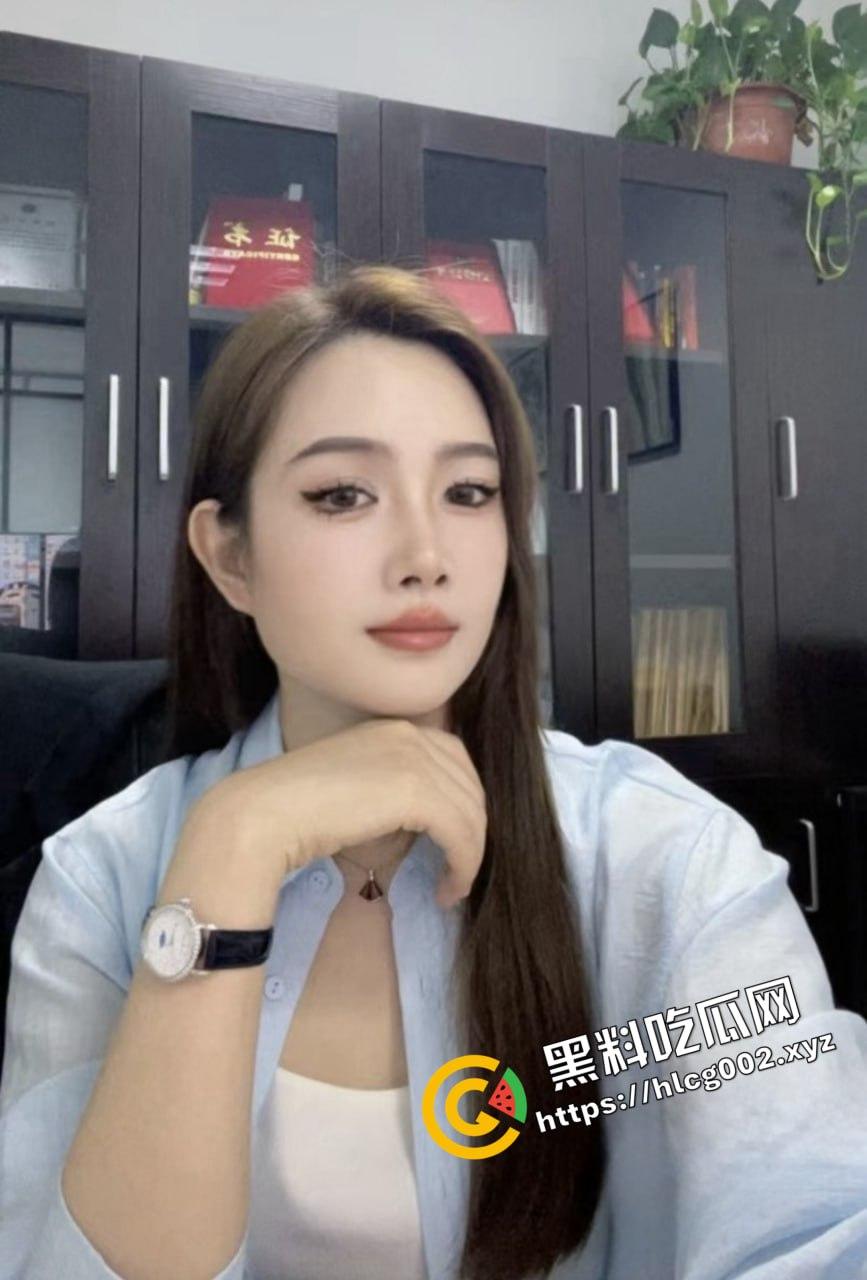 成都律所美女律师『于情霞』两边通吃被人抓住把柄 遭受害人强开屁眼 淫叫不断！