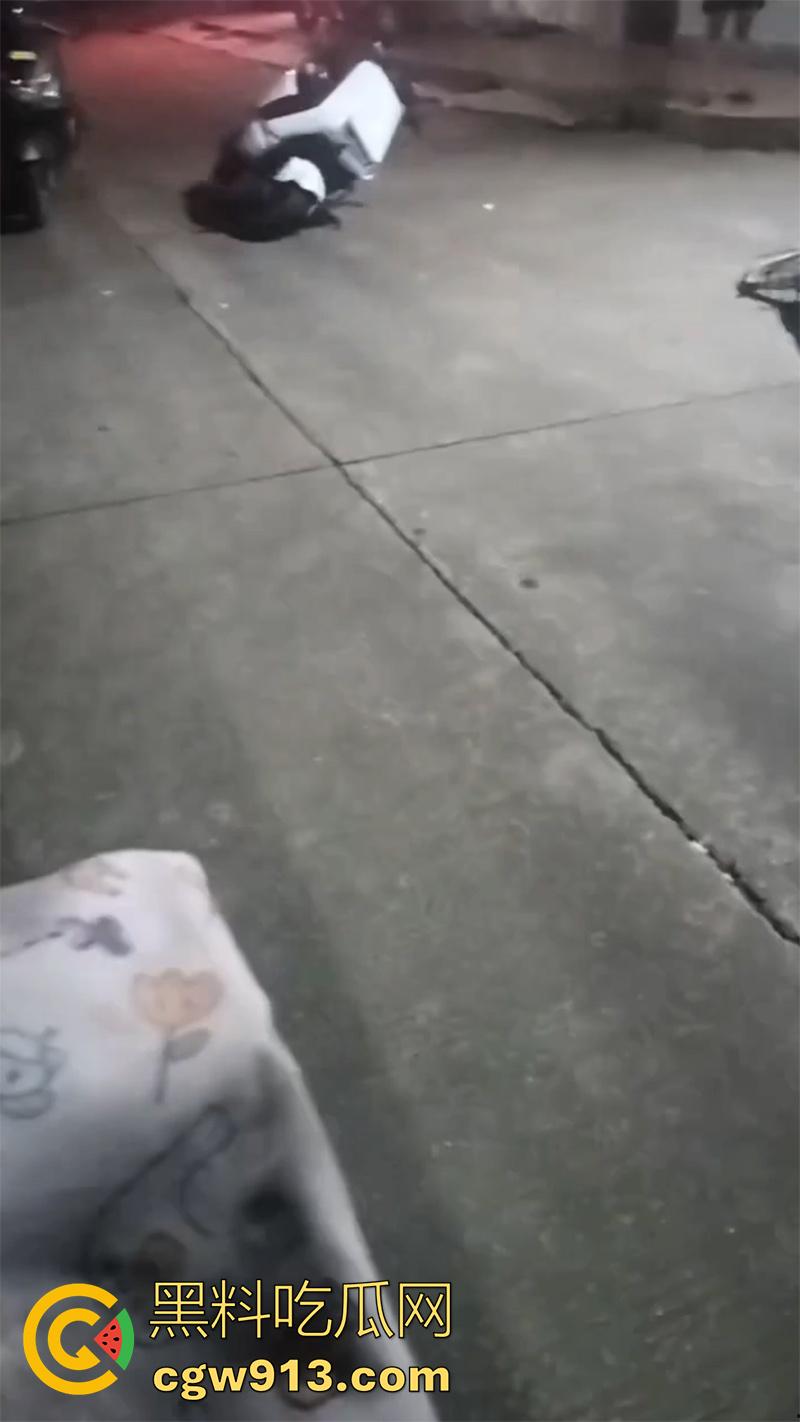 鬼火少年彻底慌了,广西精神小伙骑9号改装电摩撞死老人,不赔钱就得蹲十来年,眼见的彻底懵了!-6