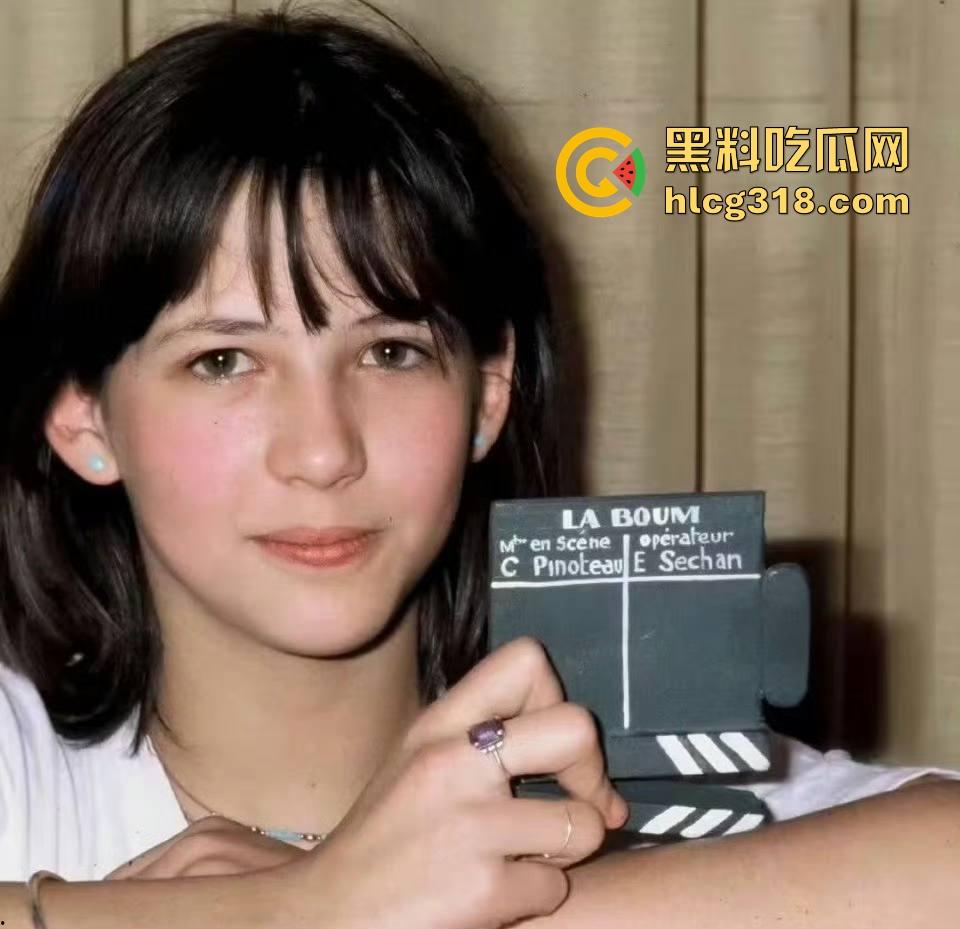 法兰西性感女神【苏菲•玛索】电影节衣服脱落不慎露点 随便让我重温一下她年轻时候的漏点片吧！-7